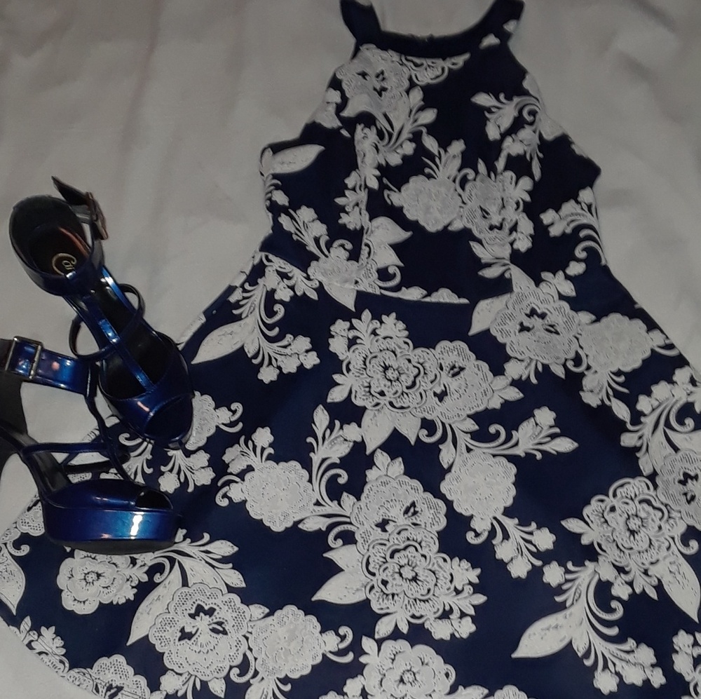 TRIXXI DRESS - Picture 4 of 7
